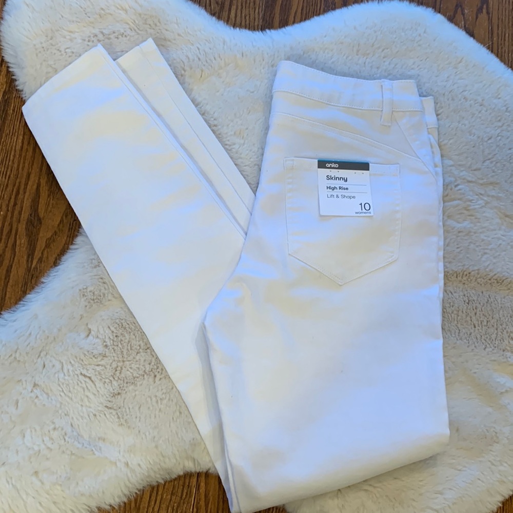 NWT. Skinny high rise jeans